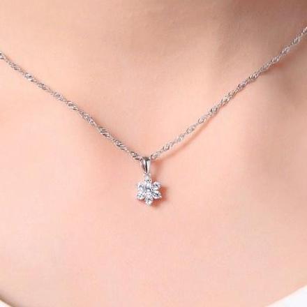 Fresh Flowers Zirconia Necklace and Earrings Set